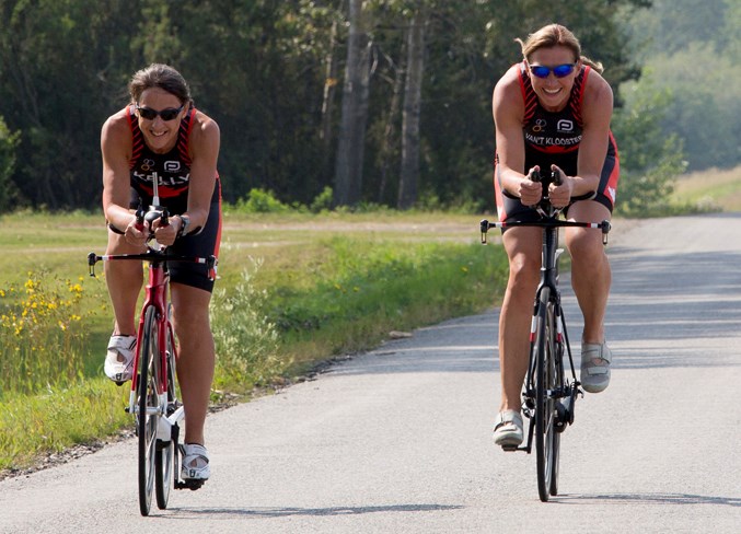 WebKellyVan&#8217;tKloosterCyclists-1