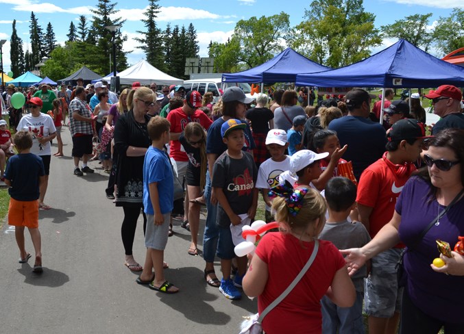 WebCanadaDayCrowd