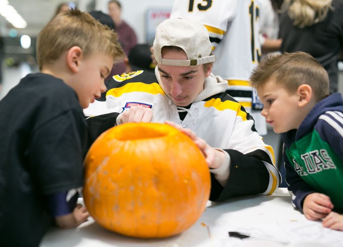 WebGrizzlysPumpkinCarving-2