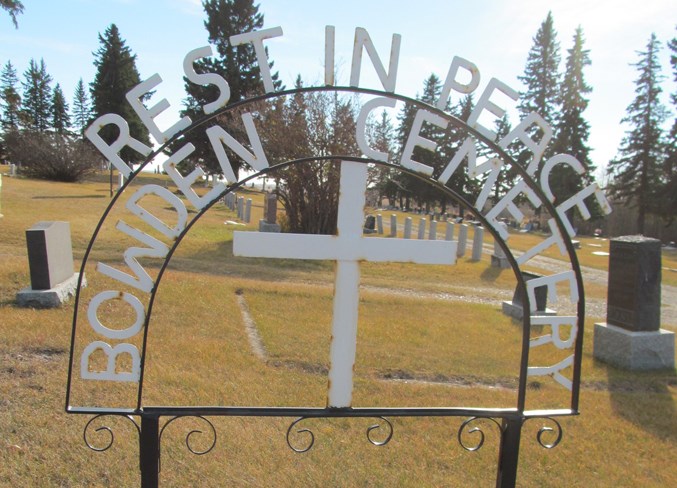 WebBowdenCemeterySign