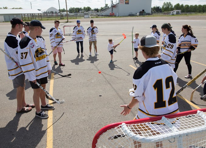 WebGrizzlys street hockey-1