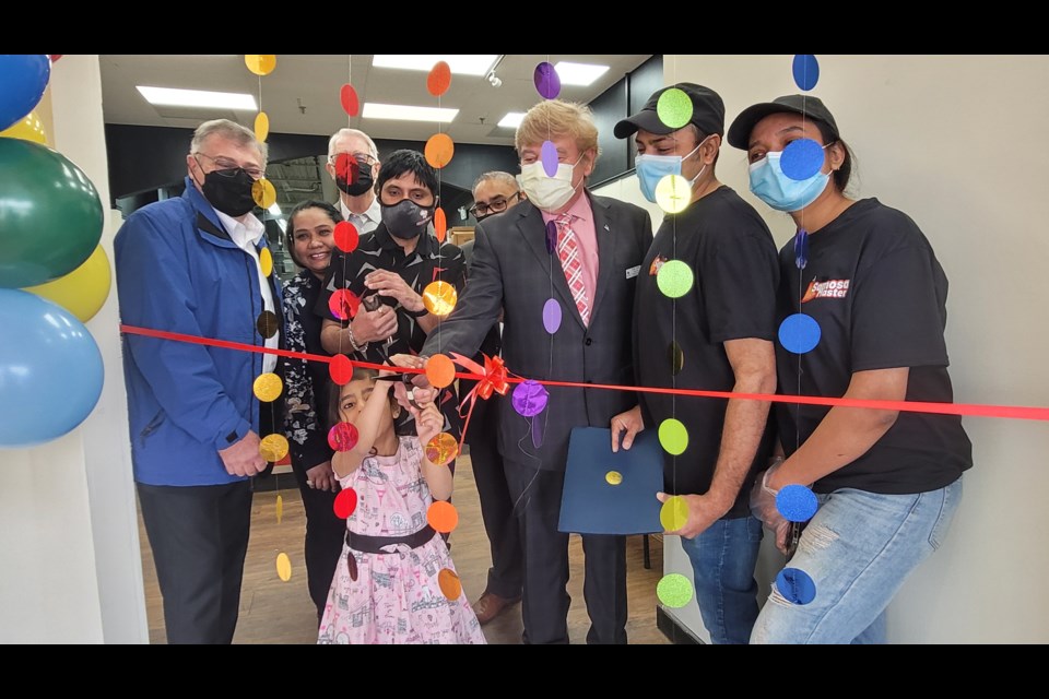 Panchratna Supermarket grand opening. Bob Kwapis (from left), Akshita Vyas, Jutin Vyas, councillor Victor Woodhouse, councillor Raj Sandhu, deputy mayor Tom Vegh, Chintan Dudakiya and Vaishnavi Patel and Veeha Vyas (centre). 