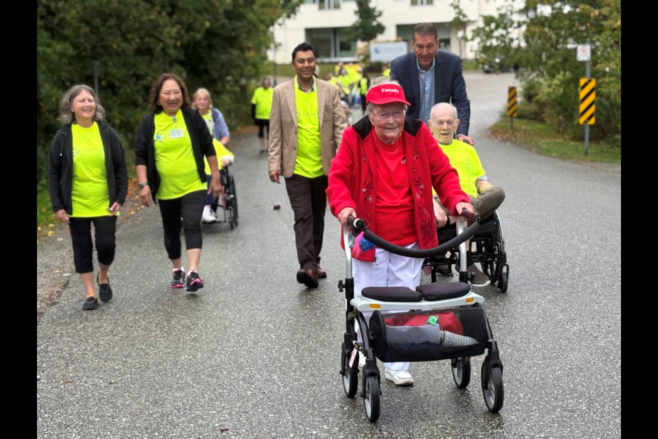 Helen Reeves, 102, was far ahead of a group that she had to stop at times.