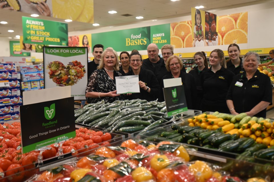 Newmarket-Aurora MPP Dawn Gallagher Murphy presents a Foodland Ontario award to the staff at the Newmarket Yonge Street Food Basics. 