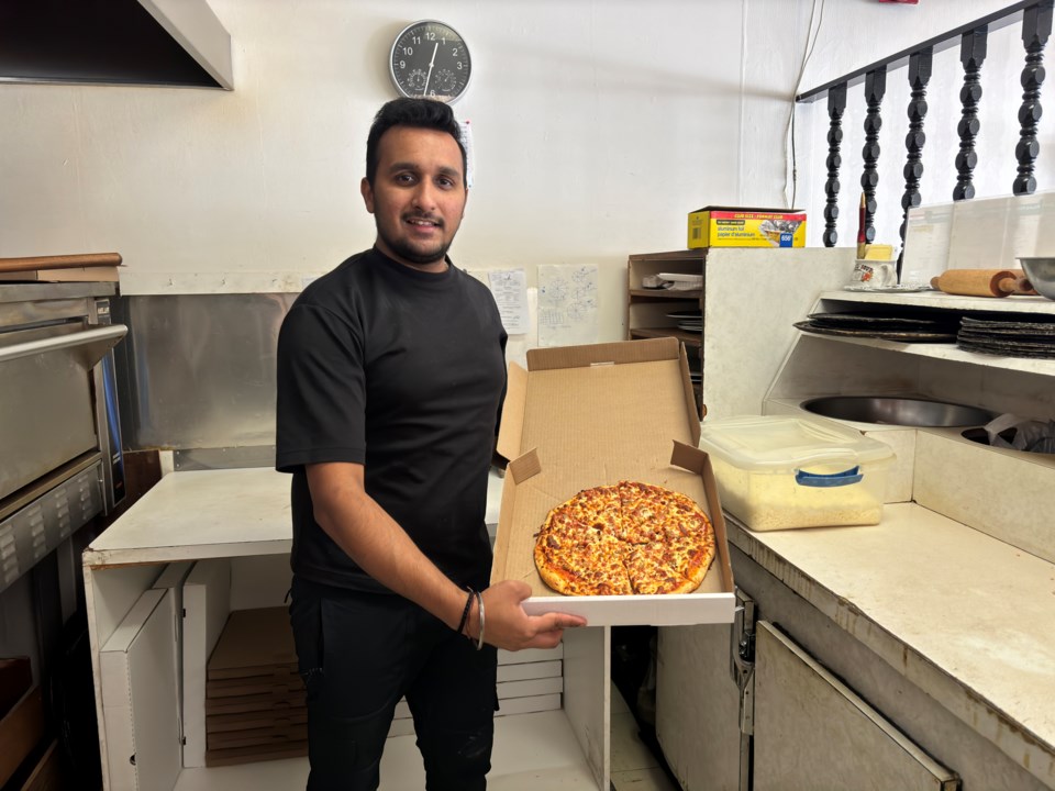 20240730-newmarket-restaurant-pizza-js