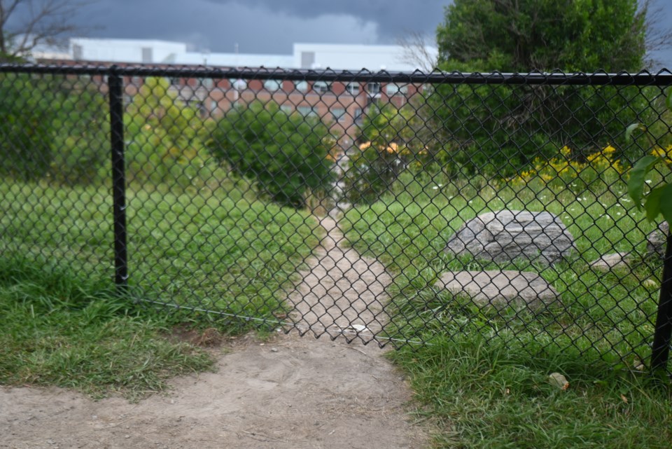 20240906-newmarket-fence-jq