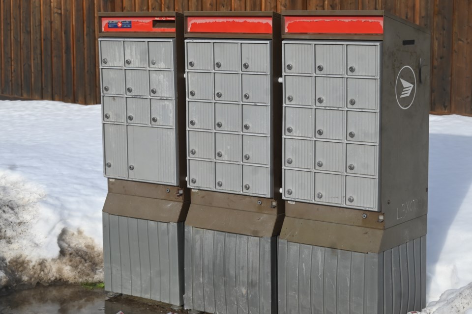 20250226-newmarket-mailbox-jq