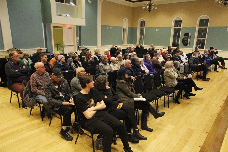 20251213-newmarket-aurora-debate-jq-4