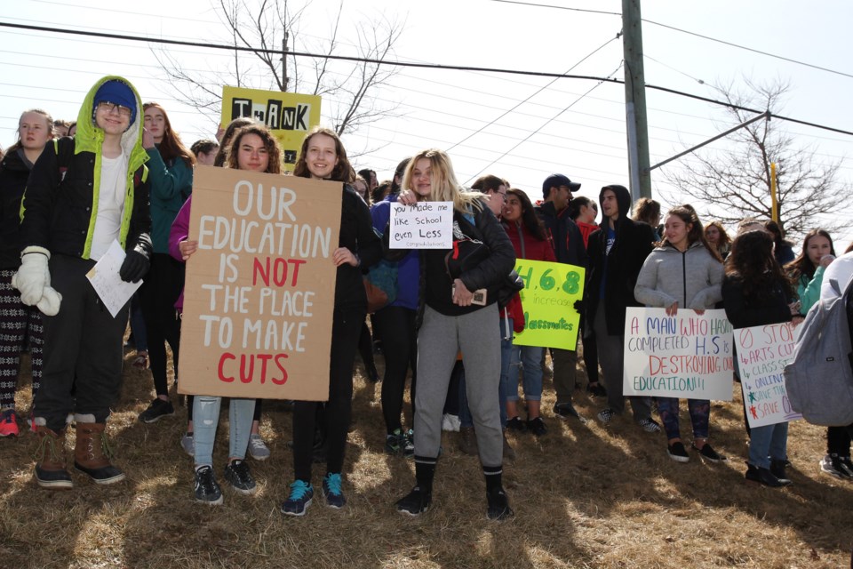 20190404StudentProtestCutsGK03