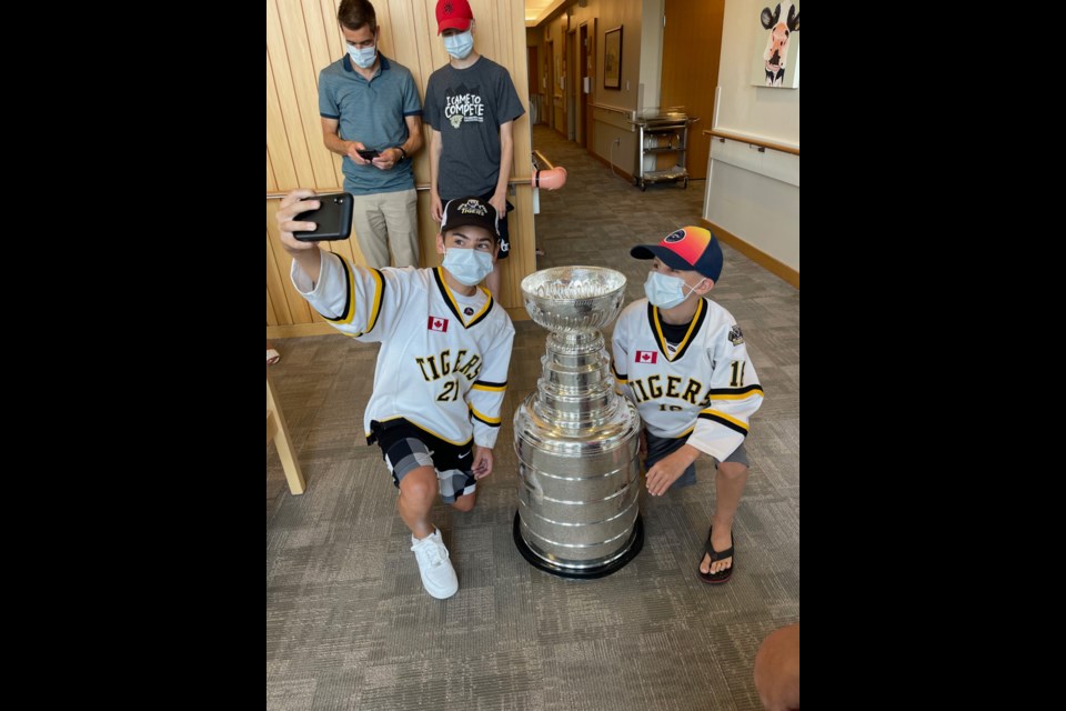 https://www.vmcdn.ca/f/files/newmarkettoday/images/sports/stanley-cup-southlake-6.jpg;w=960;h=640;bgcolor=000000
