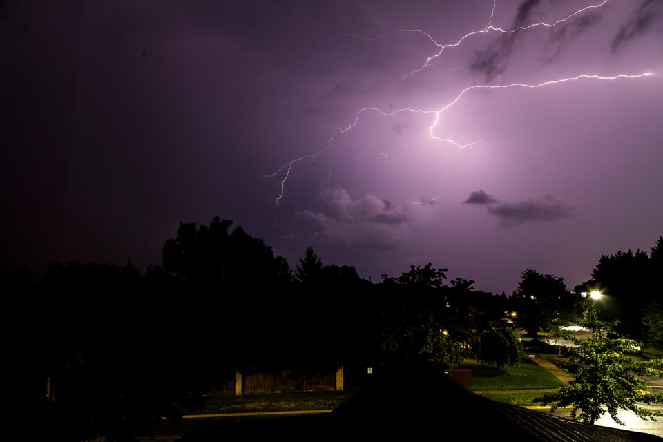 2020 08 25 storm lightening bolt