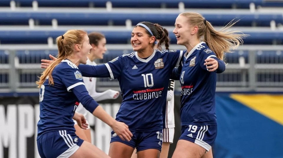 newwestnisareehalubcthunderbirdswomenssoccer_2023_robertstaceyqueensgaels