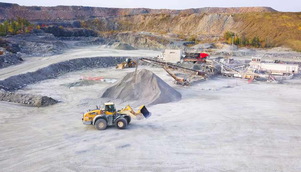 black-fox-mine-operating-as-an-open-pit-operation-mcewen-mining-photo