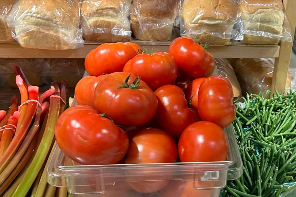 soo_market_veggies_bread