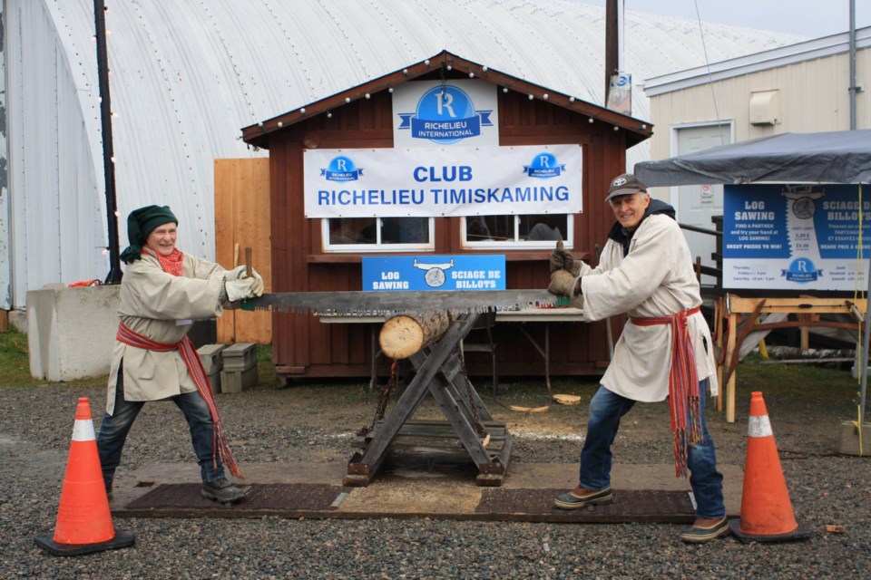 Club Richelieu Timiskaming, a local service club that supports youth activities and community projects, showed tourists how logs were processed in the early days of the logging industry.