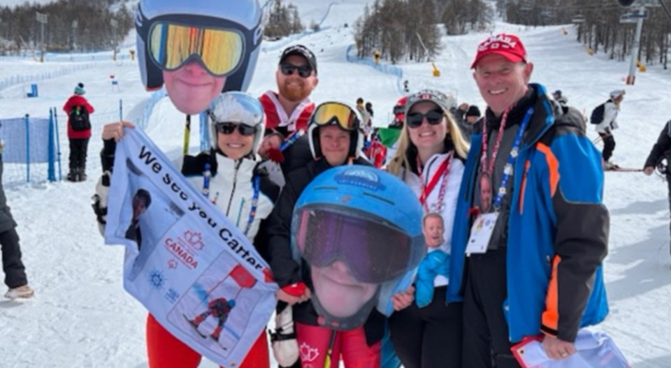 carter-simpson-with-his-cheering-section-is-sestriere-italy