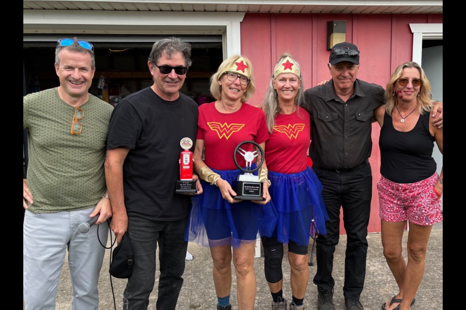 Jon Taylor and Steffanie Bjorgan (right) award first place to Jamie and Betty Knight and Fran and John Boot.