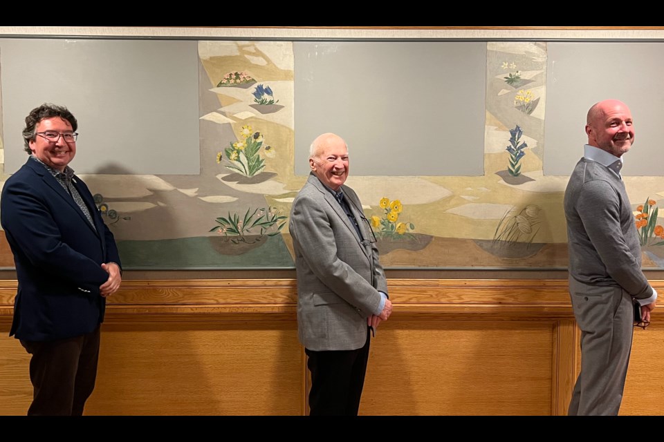 Franklin Arbuckle’s painting is of a window panel which was once installed on a Canadian Pacific Railway train, with grey squares that show where the windows once were. Admiring the view are Lord Mayor Gary Zalepa, Allan Magnacca, RiverBrink president, and local Brett Sherlock, International consultant for Christie’s Canada and a fan of RiverBrink.