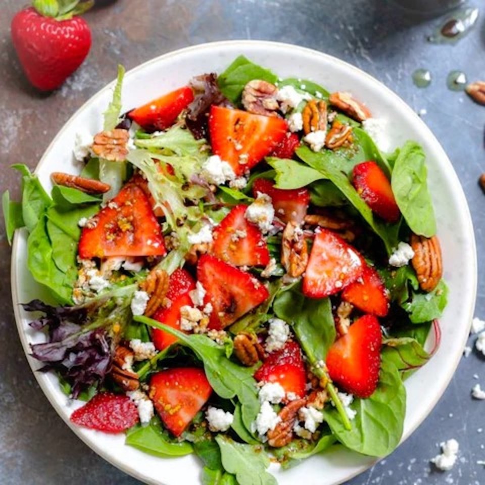 strawberry-spinach-strawberry-salad
