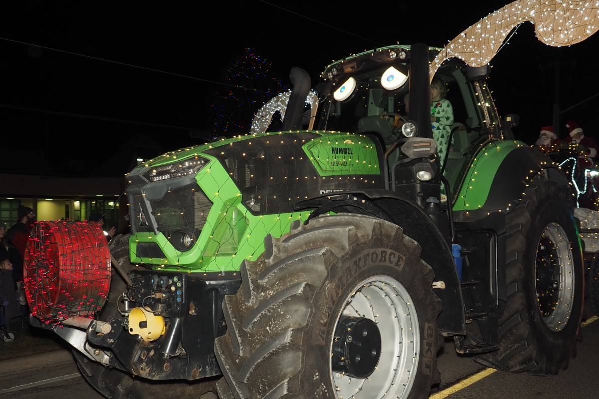 NiagaraontheLake Tractor parade triples in size Niagaraonthe