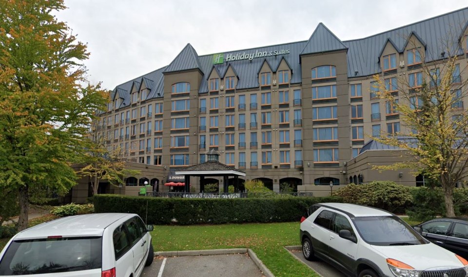 holiday-inn-north-vancouver-louge-liquor-licence