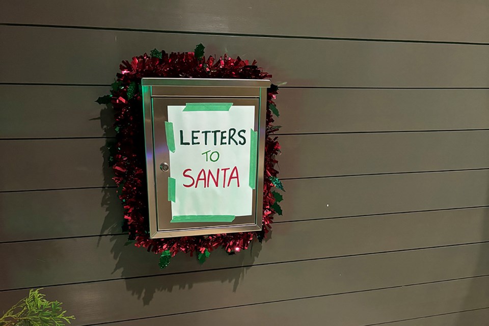 santa-mailbox