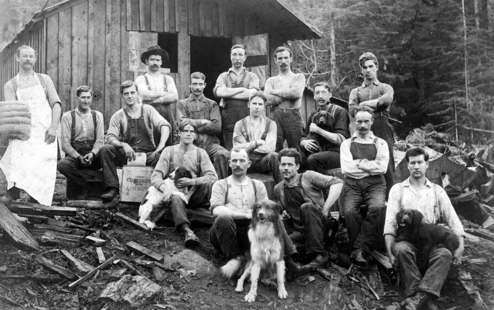lynn-valley-lumbermen-and-dogs