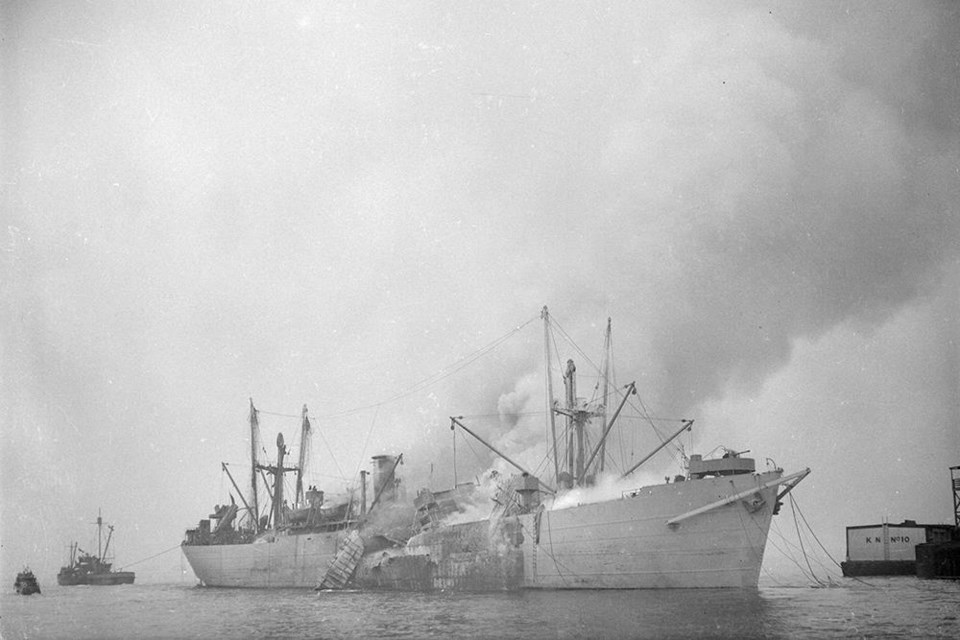 vancouver-ship-explosion-2