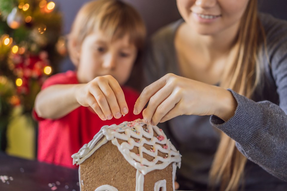 mom-and-kid-christmas-2024