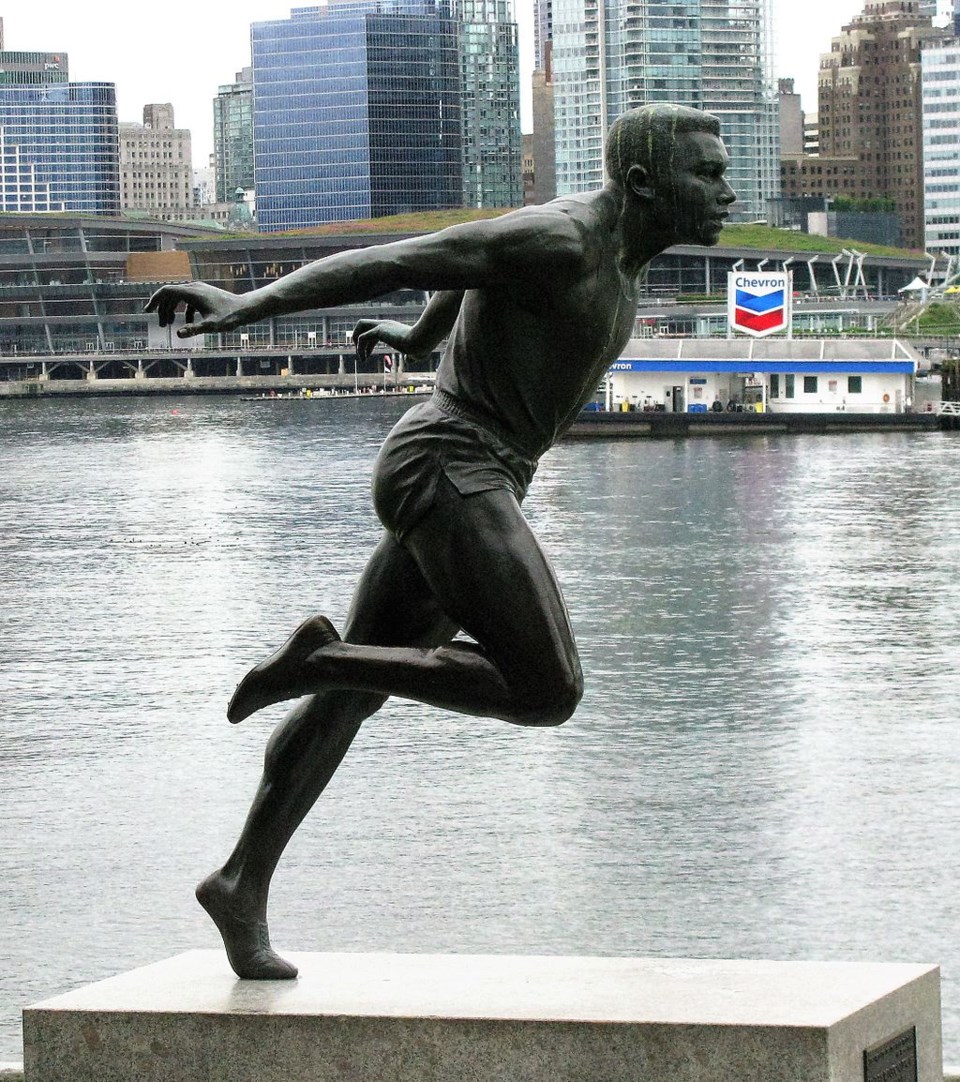 1024px-Harry_Jerome,_statue,_Vancouver