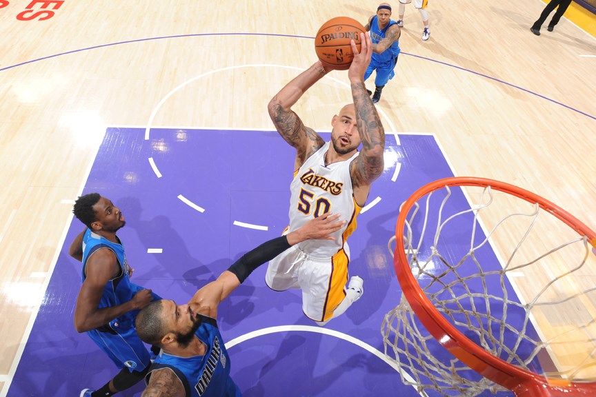 Lakers free agency: Robert Sacre receives qualifying offer from