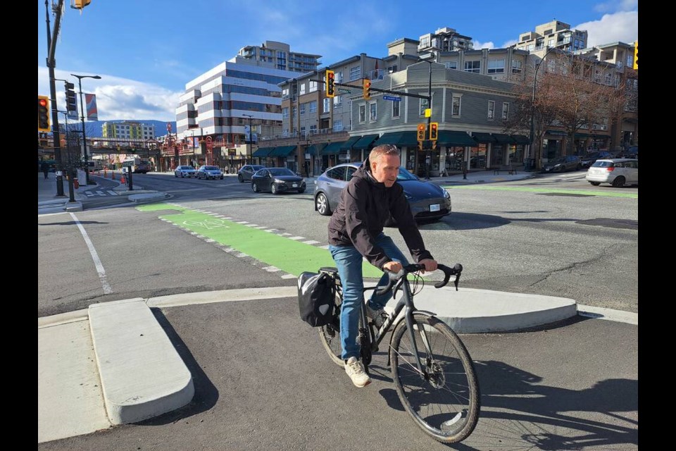 A cyclist rides along Lonsdale in a protected mobility lane on Tuesday, April 25. | Nick Laba / North Shore ӣƵ 