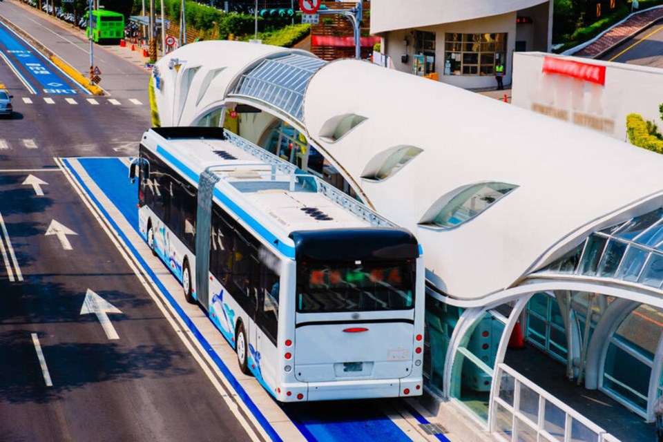 An example of Bus Rapid Transit with dedicated bus stations and bus-only lanes in Taiwan. | TransLink 