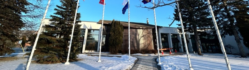 fort-frances-municipal-building-snow