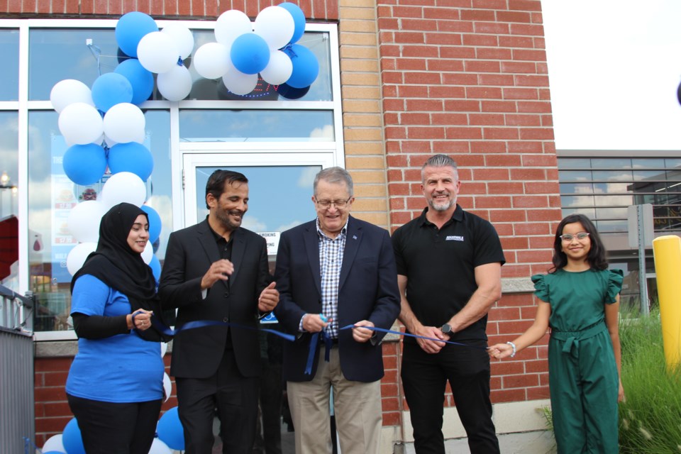 From left to right: Oakville Franchise Owners, Mayor Rob Burton, Andrew Kamps and daughter of Franchise Owners