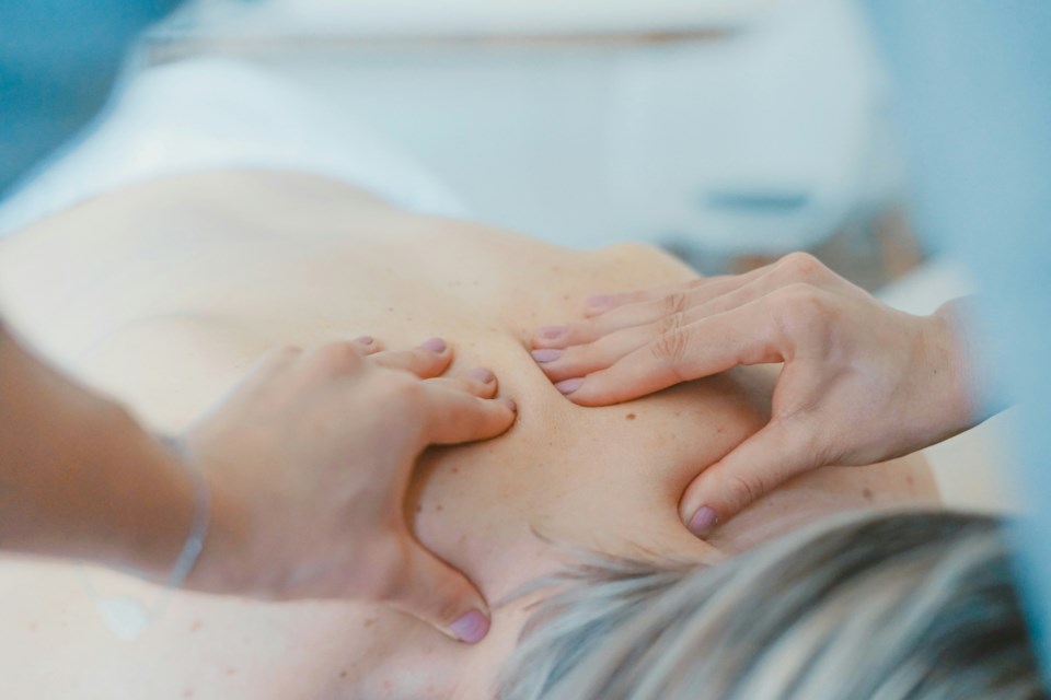 massage-therapy-toa-heftiba-unsplash