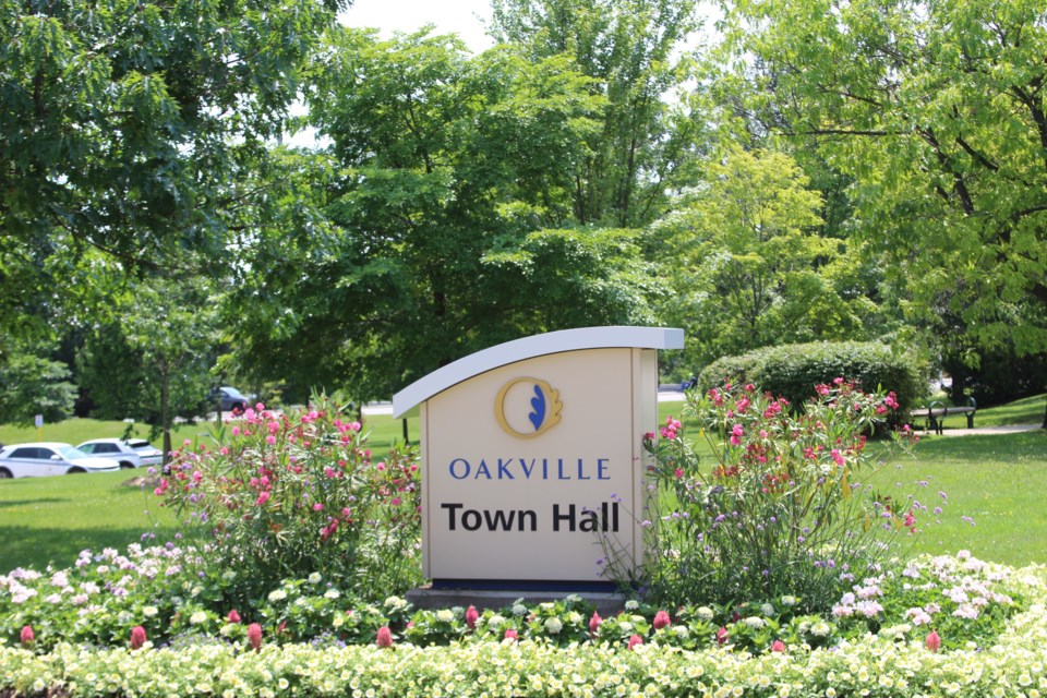 oaktownhallsign