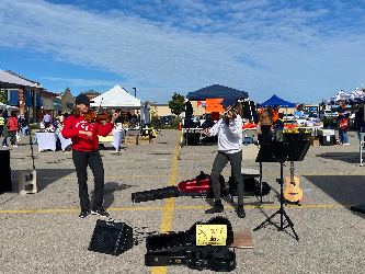 Entertainment at Civitan Farmers Market Dorval Crossing | Civitan Club Oakville