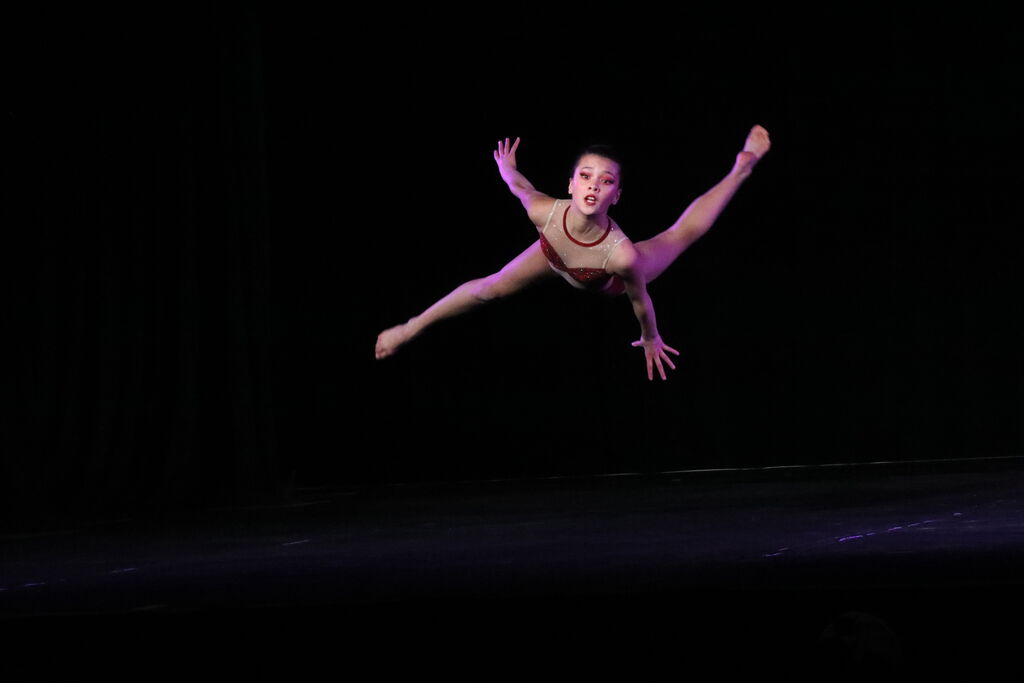 Kaitlyn Lau performs at the Extreme Dance Champions at Nottawasaga, Ontario. | Dance Bug