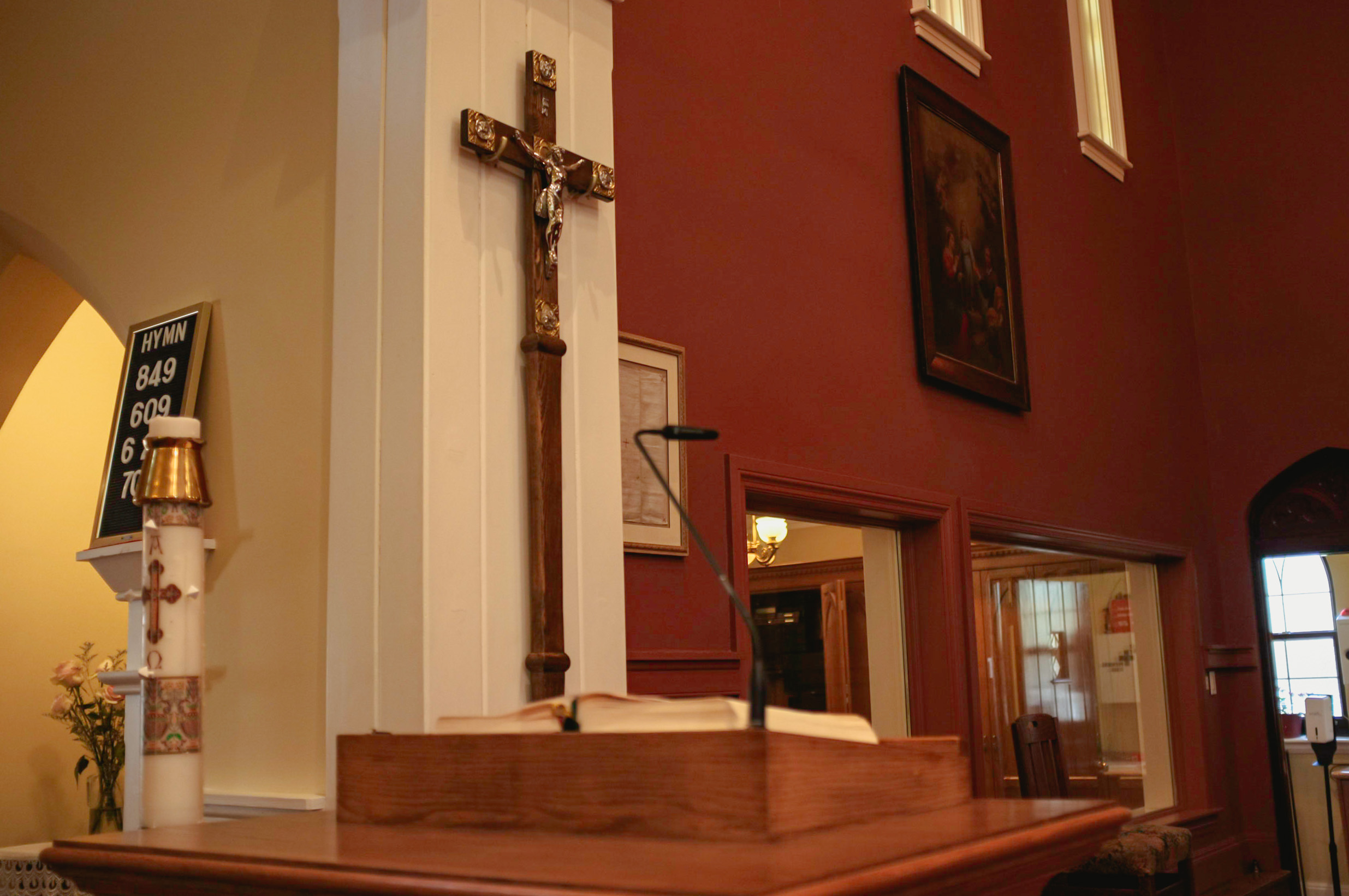 A crucifix adorns the station at which the pastor of St. Andrew’s addresses the churchgoers. | Mumin Mian