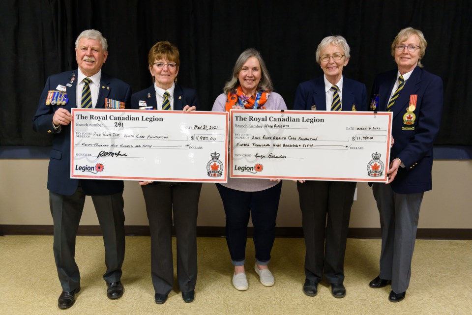 NEWS-Okotoks Legion Cheque Presentation RK 5236PRINT