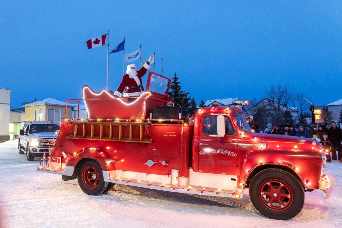 Santa to tour Okotoks in annual Christmas Eve Parade Okotoks