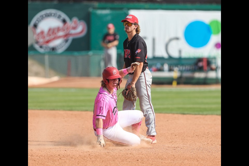 GALLERY: Dawgs hold record breaking breast cancer game