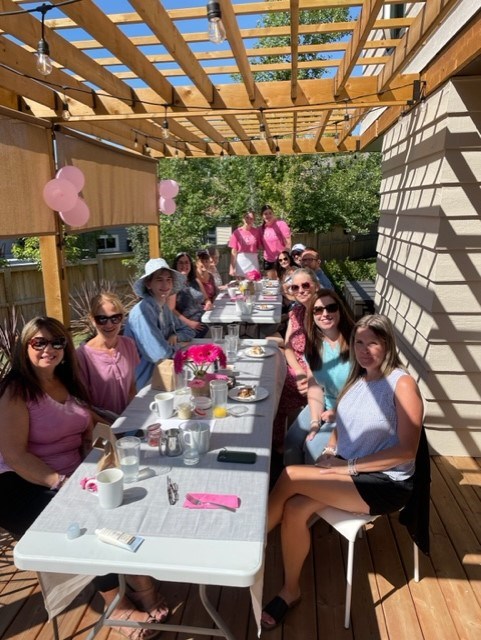 The Nobles’ backyard was the site of the Pink Plate Fundraiser, a charity breakfast to benefit the Canadian Cancer Society. 