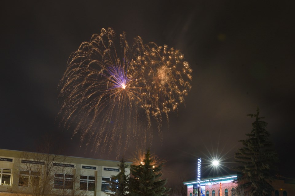 sa-okotoks-fireworks-7418-web