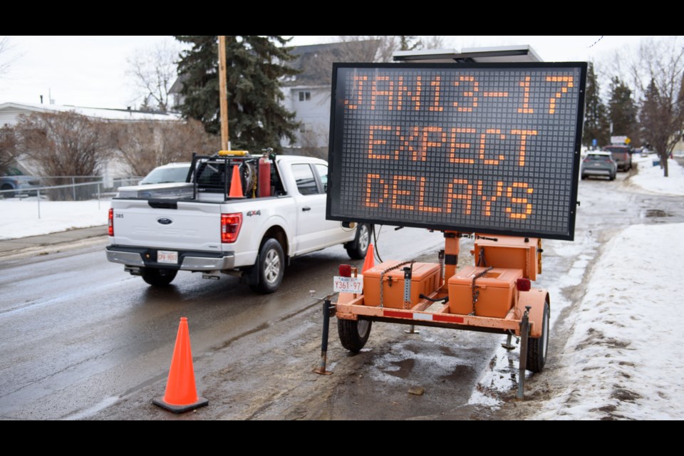 A sign on North Railway Street on Jan. 10 informs drivers of upcoming traffic delays in Okotoks.