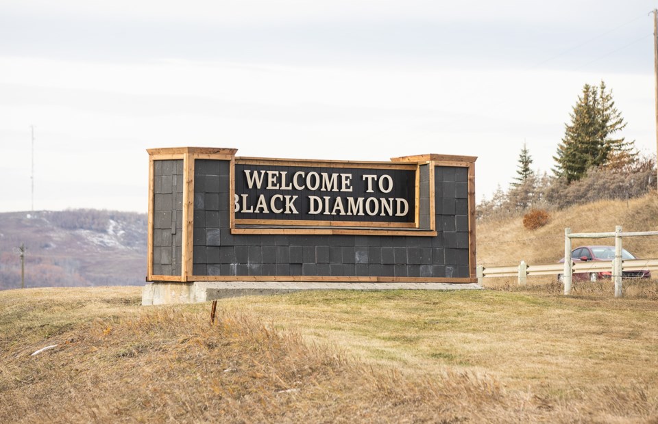 Black Diamond Sign Again 0101