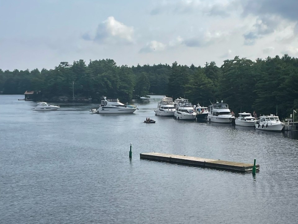 2023-08-04-boats-line-up-at-washago