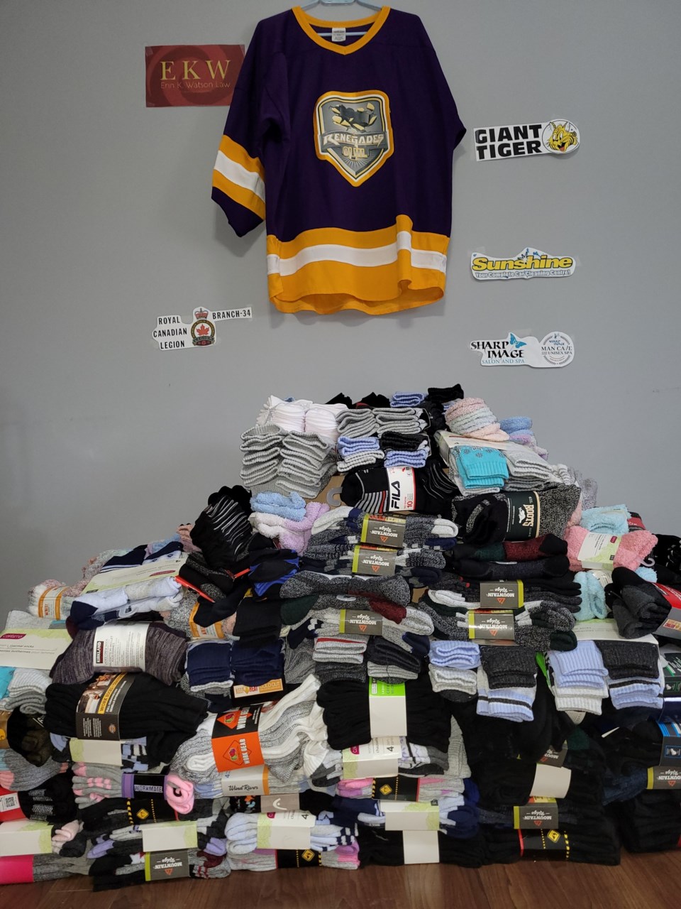 2021-12-11 Orillia Ladies Hockey League donation (2)