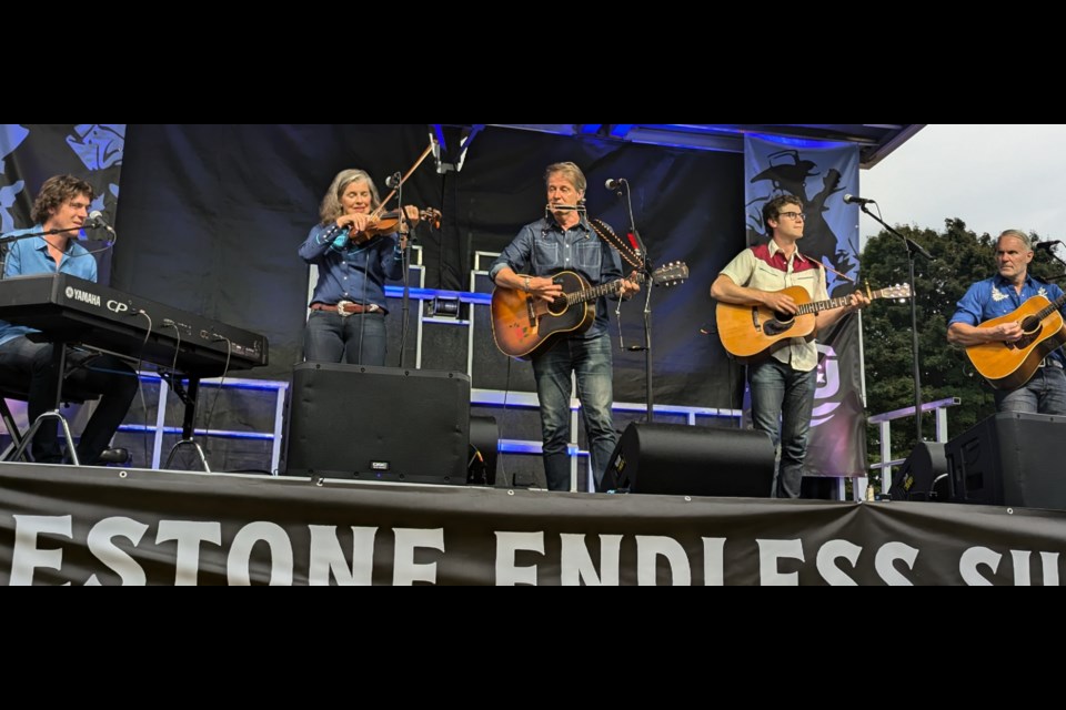 Jim Cuddy performed as headliner for the Braestone Endless Summer Celebration with son Devin on piano, Anne Lindsay on fiddle, son Sam Polley on guitar, and bandmate Colin Cripps.